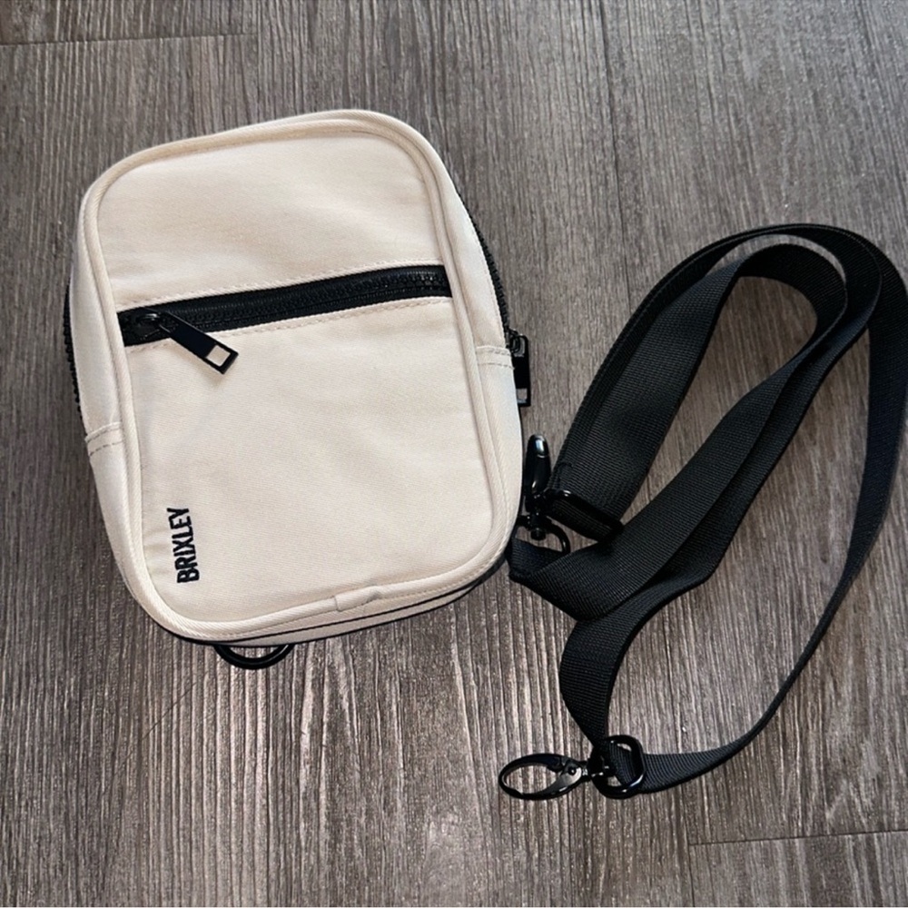 Brixley Coastal Crossbody Sling